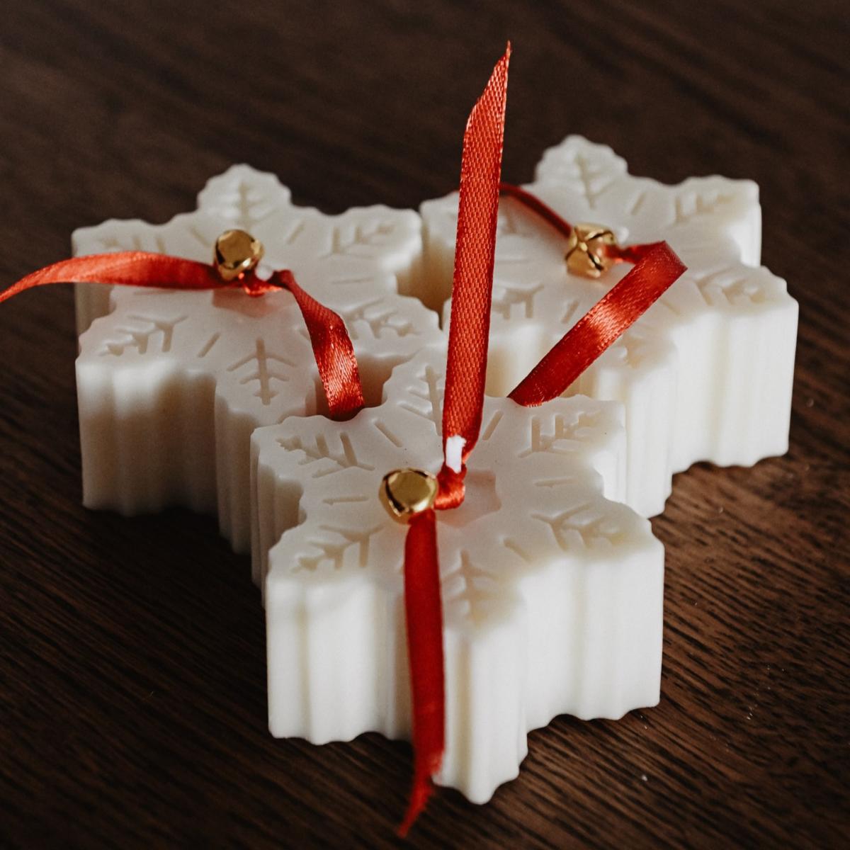 White Snowflake Candles Set | Studio Üm – image 3