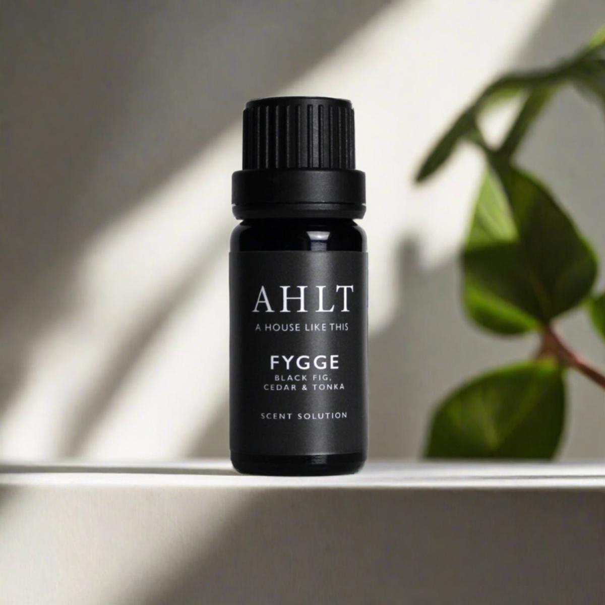 Neutrals / Black / White Fygge - Black Fig, Cedar & Tonka - Small Fragrance Oil | One Size | A House Like this – image 3