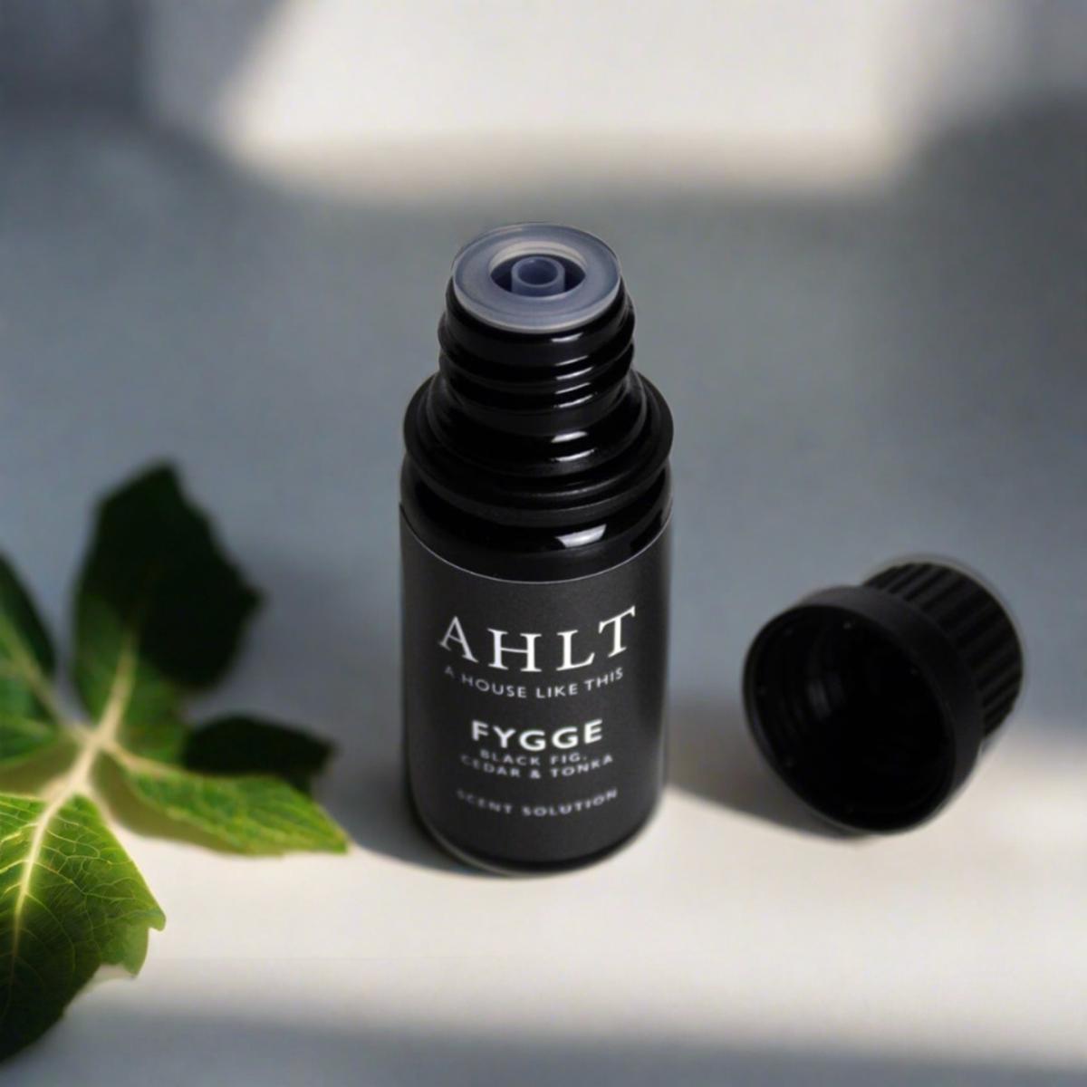 Neutrals / Black / White Fygge - Black Fig, Cedar & Tonka - Small Fragrance Oil | One Size | A House Like this – image 4