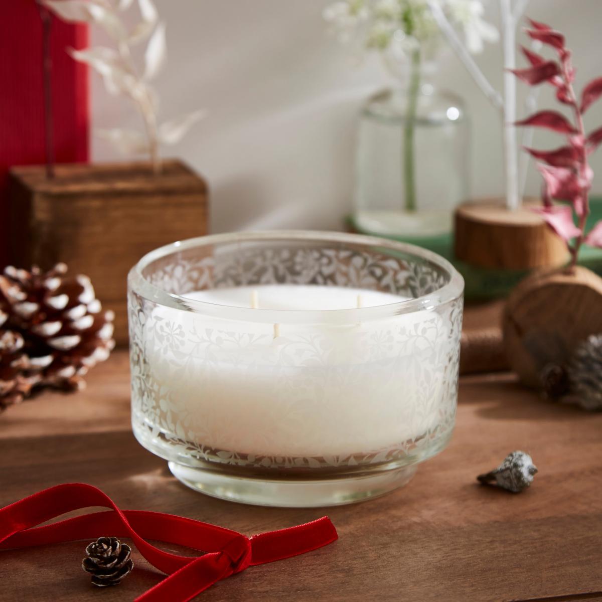 Traditional Holly Berry Winter Wick Candle White – image 2
