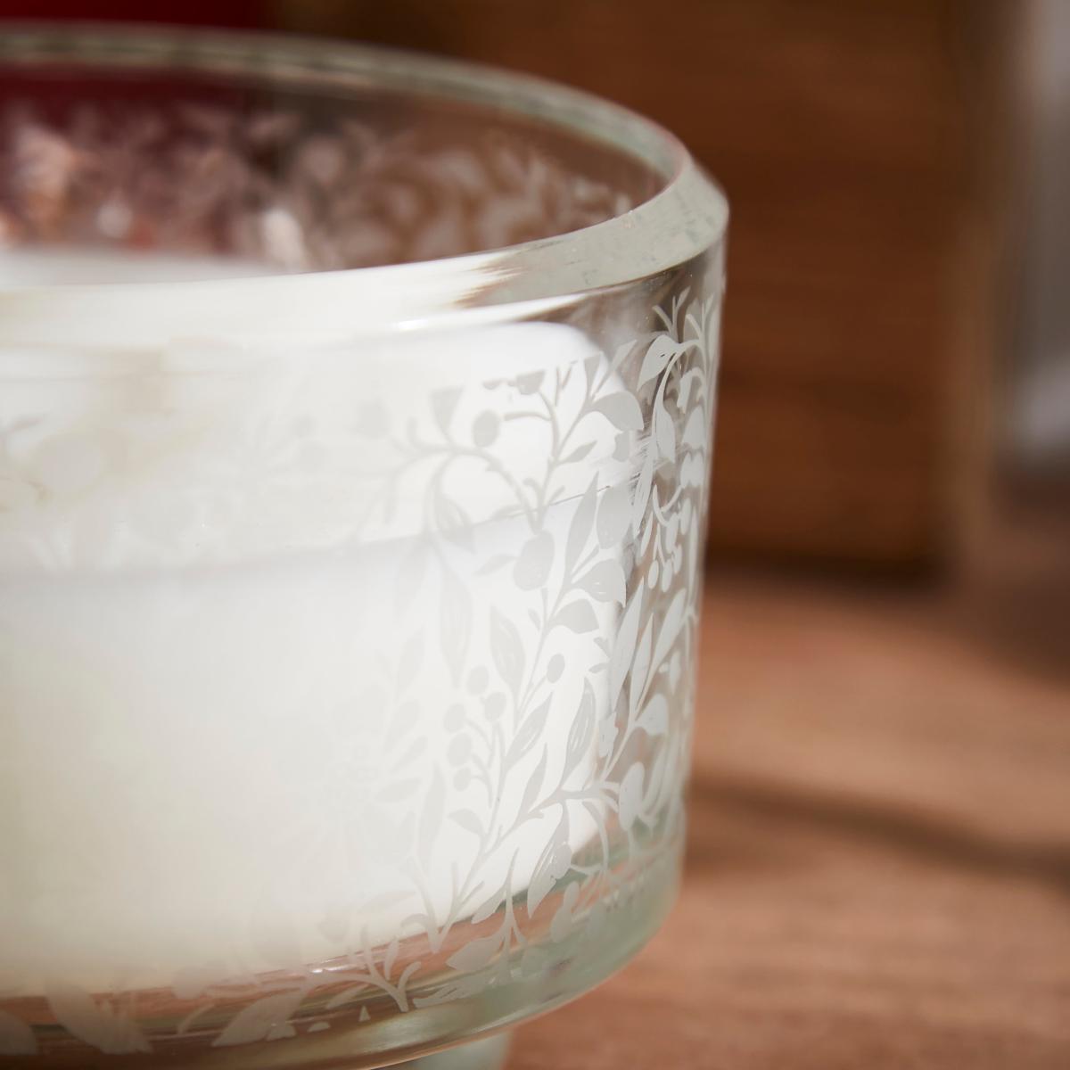 Traditional Holly Berry Winter Wick Candle White – image 3