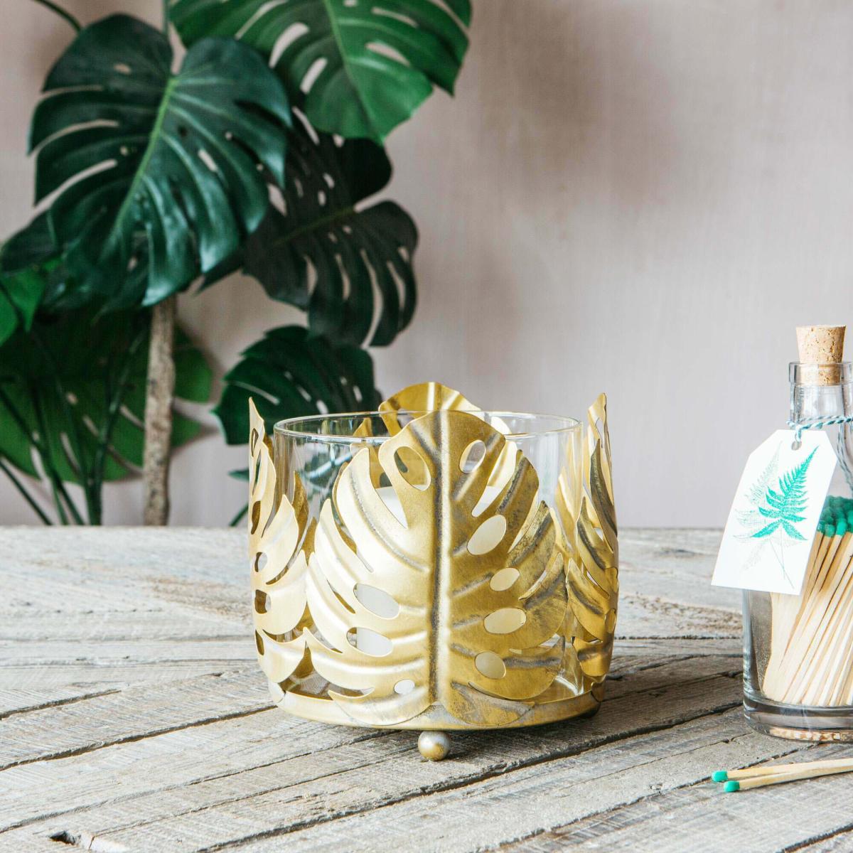 Monstera Leaf Hurricane