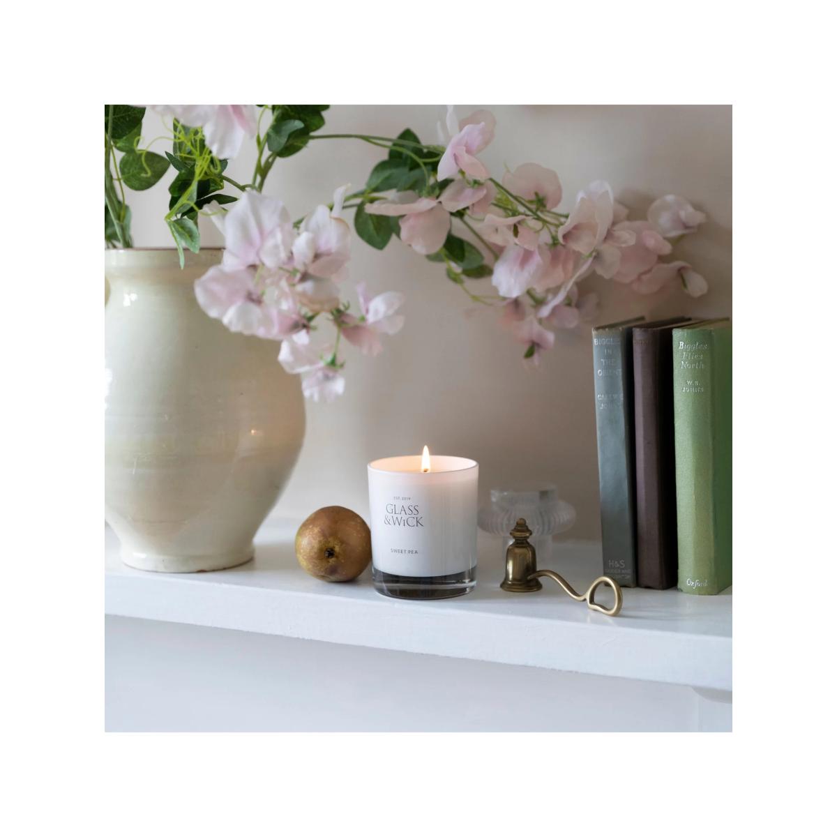 Glass & Wick Sweet Pea Scented Candle, 220g – image 2