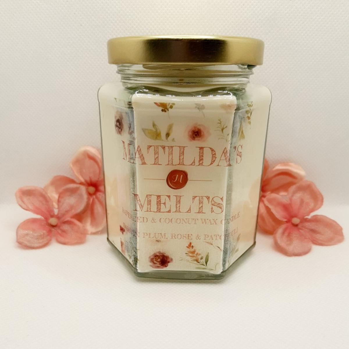 Damson Plum, Rose and Patchouli Scented Candle - White – image 2