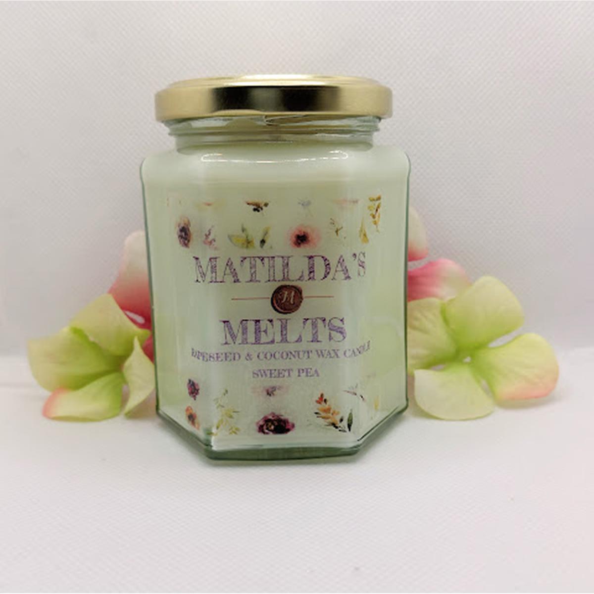 Sweet Pea Scented Candle - White – image 2