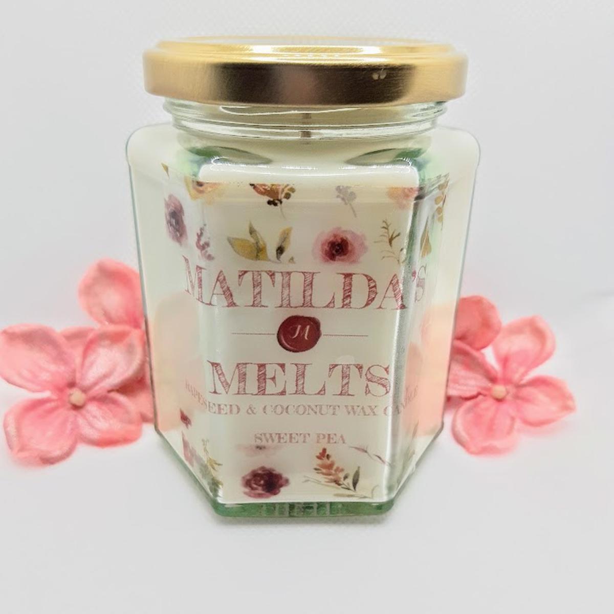 Sweet Pea Scented Candle - White – image 3