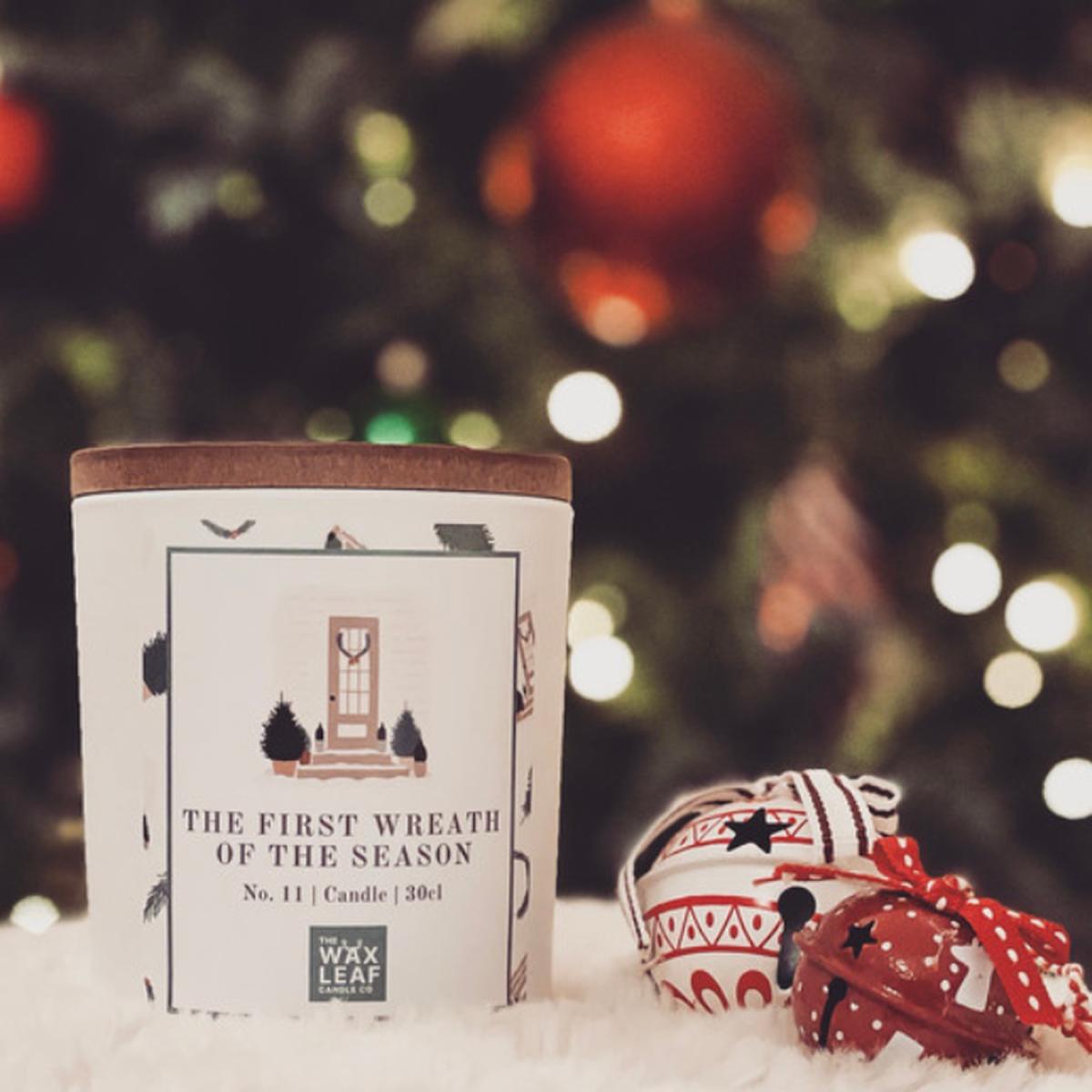 The First Wreath Of The Season Woodwick Christmas Candle - White
