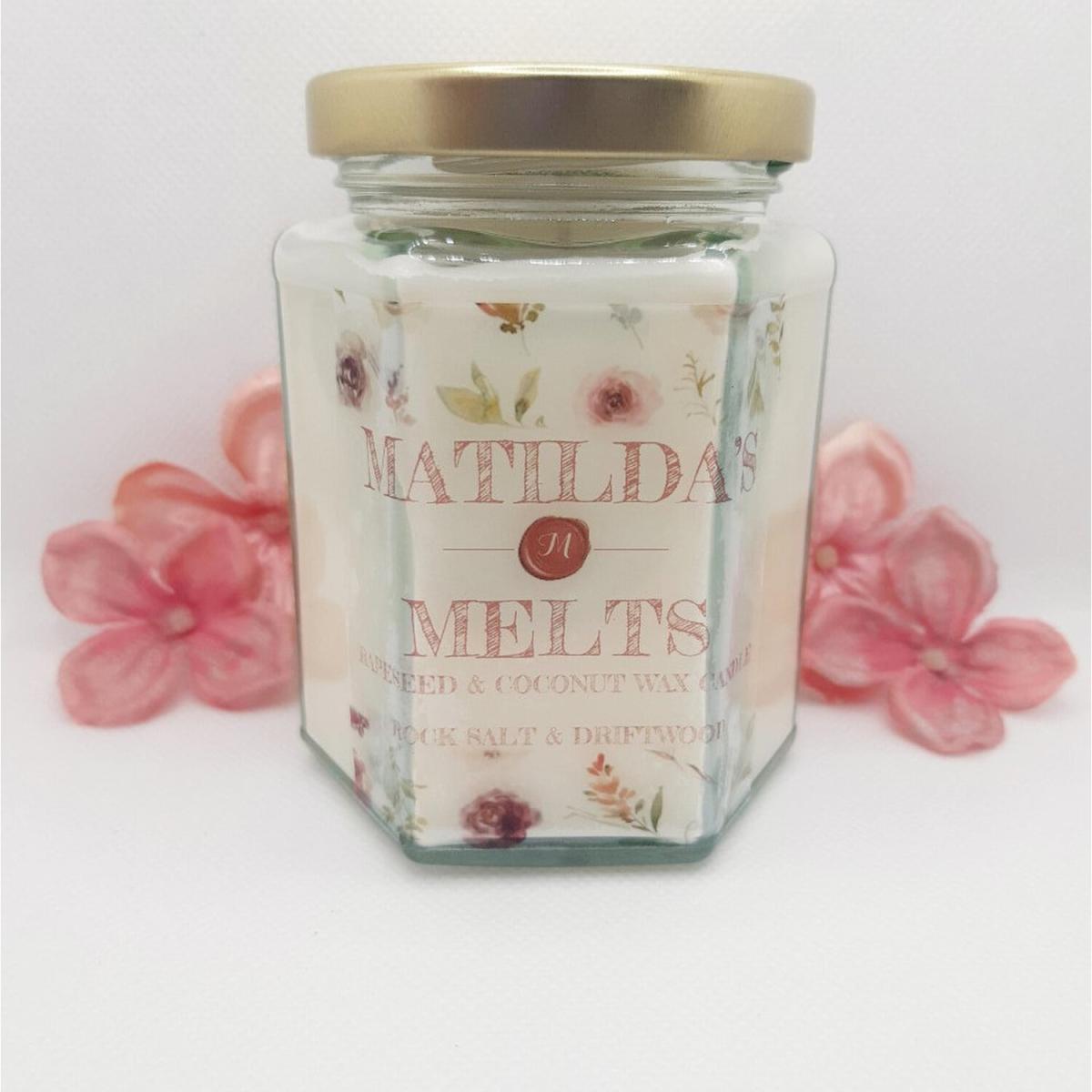 Rock Salt and Driftwood Scented Candle - White – image 3
