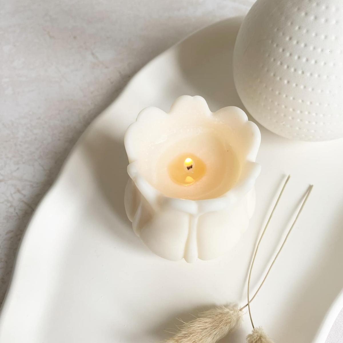 Tulip Pillar Candle - White – image 3