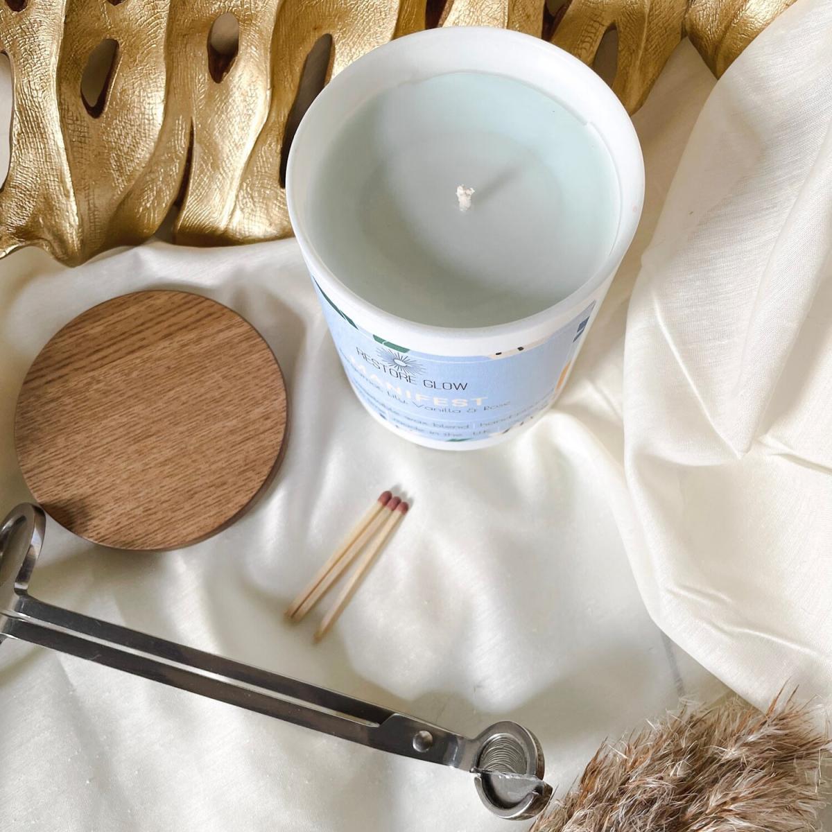 Manifest Candle - Bergamot, Lily, Vanilla & Rose – image 3