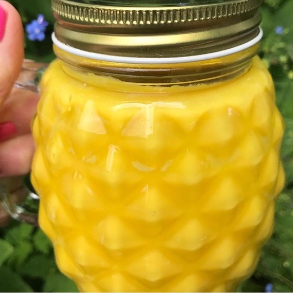 Tiki Cocktail Candles - Yellow / Exotic Pineapple, blended with a creamy base of vanilla.