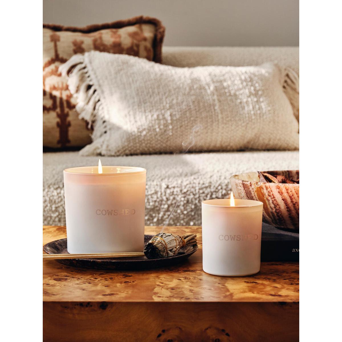 Cowshed Balance Large Candle, 700g – image 1
