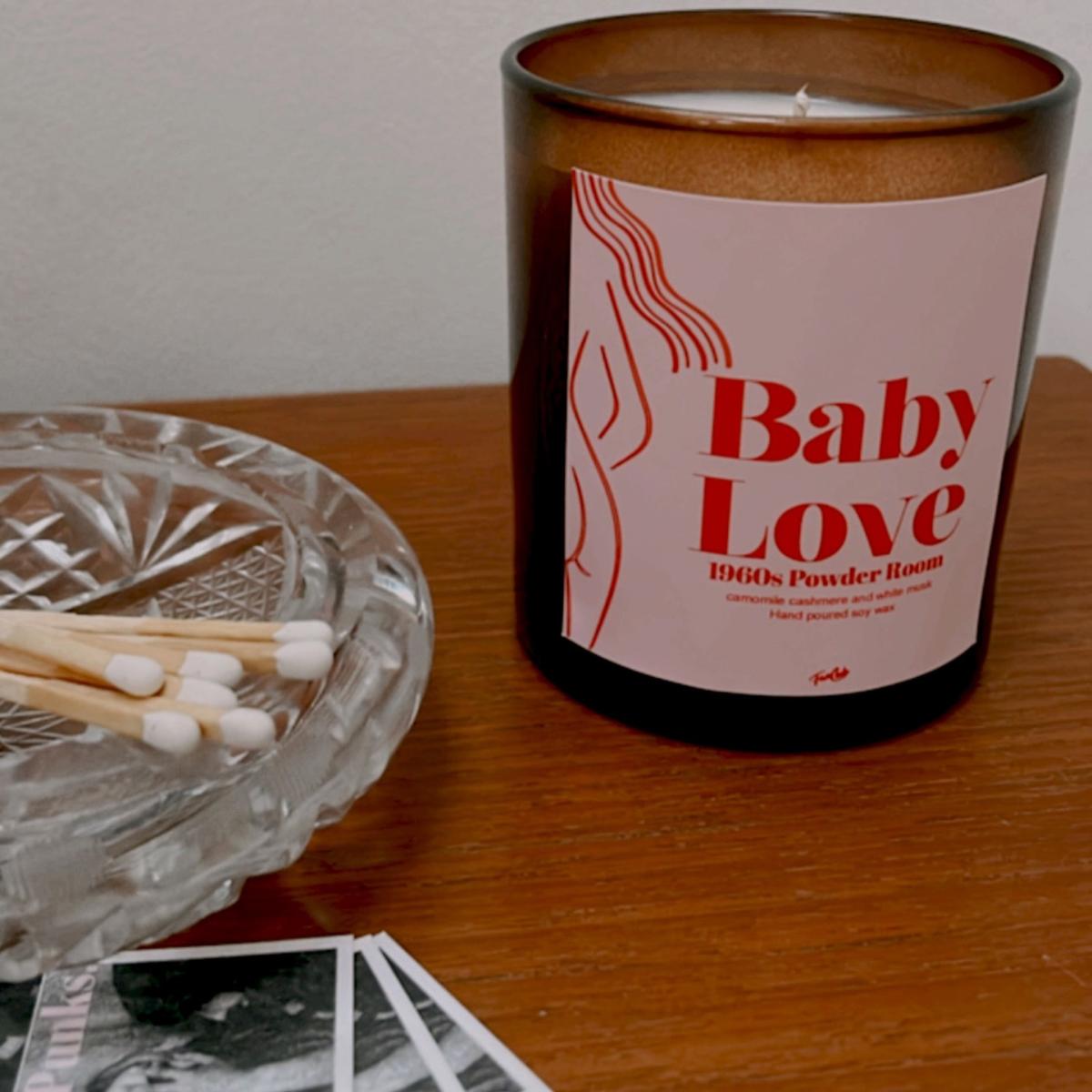 Fanclub Baby Love 1960S Powder Room Candle 30Cl – image 2