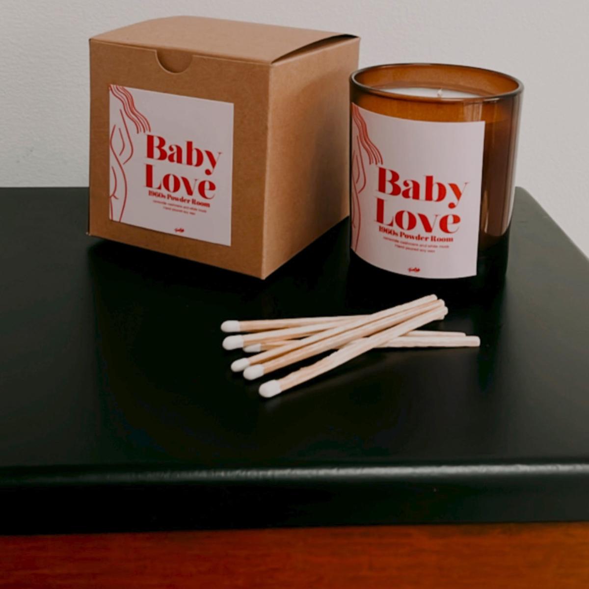 Fanclub Baby Love 1960S Powder Room Candle 30Cl – image 3