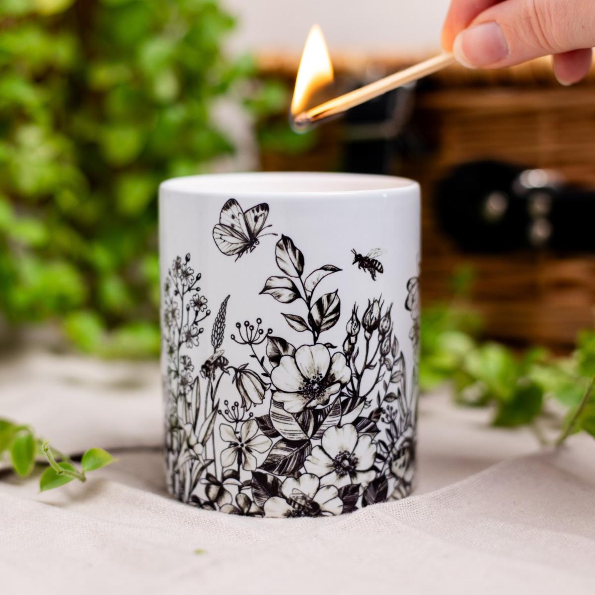 Black Gaia Scented Spring Soy Candle - Citrus Fragrance Inkrypt London – image 2