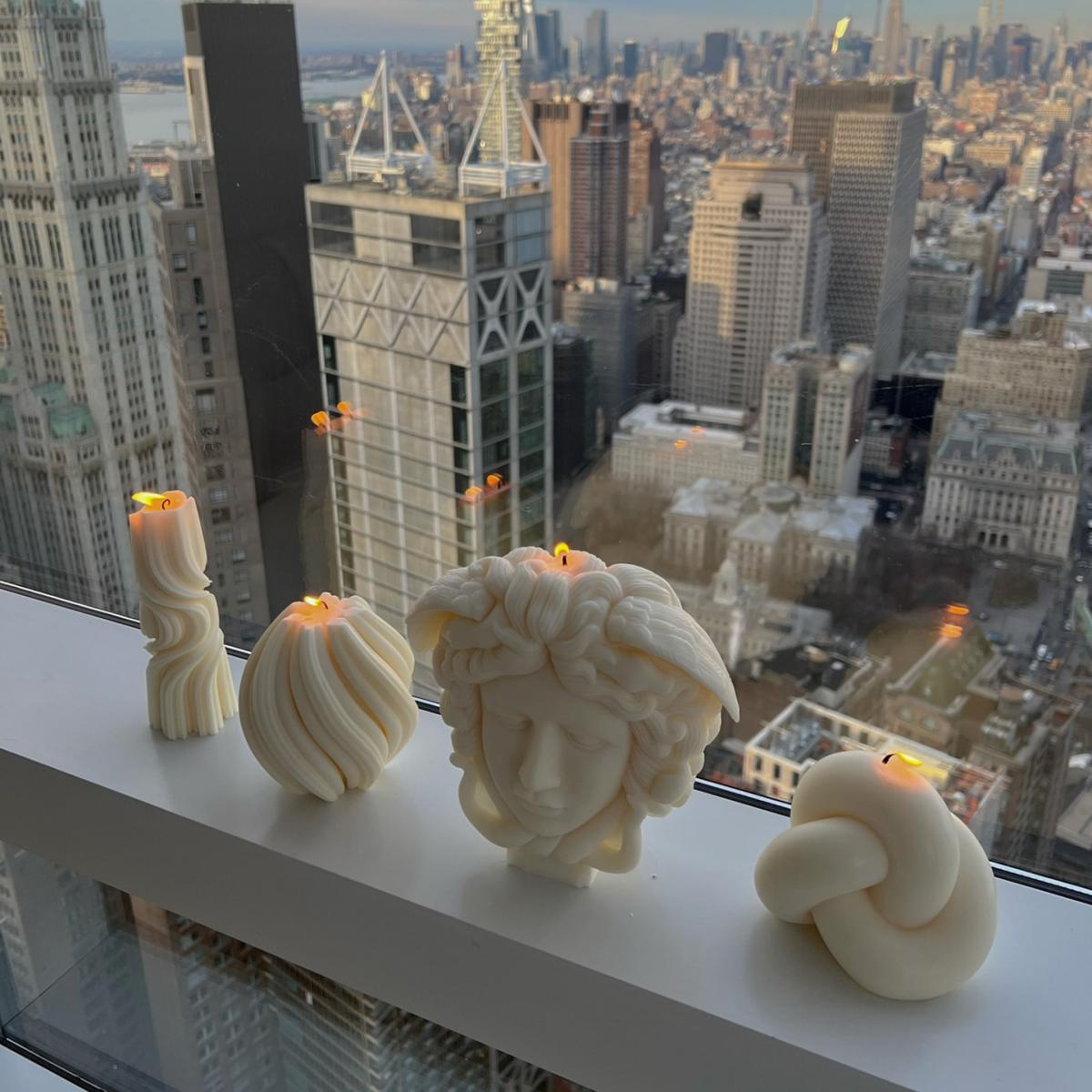 White Medusa Eco Soy Candle Olive Gergel – image 2
