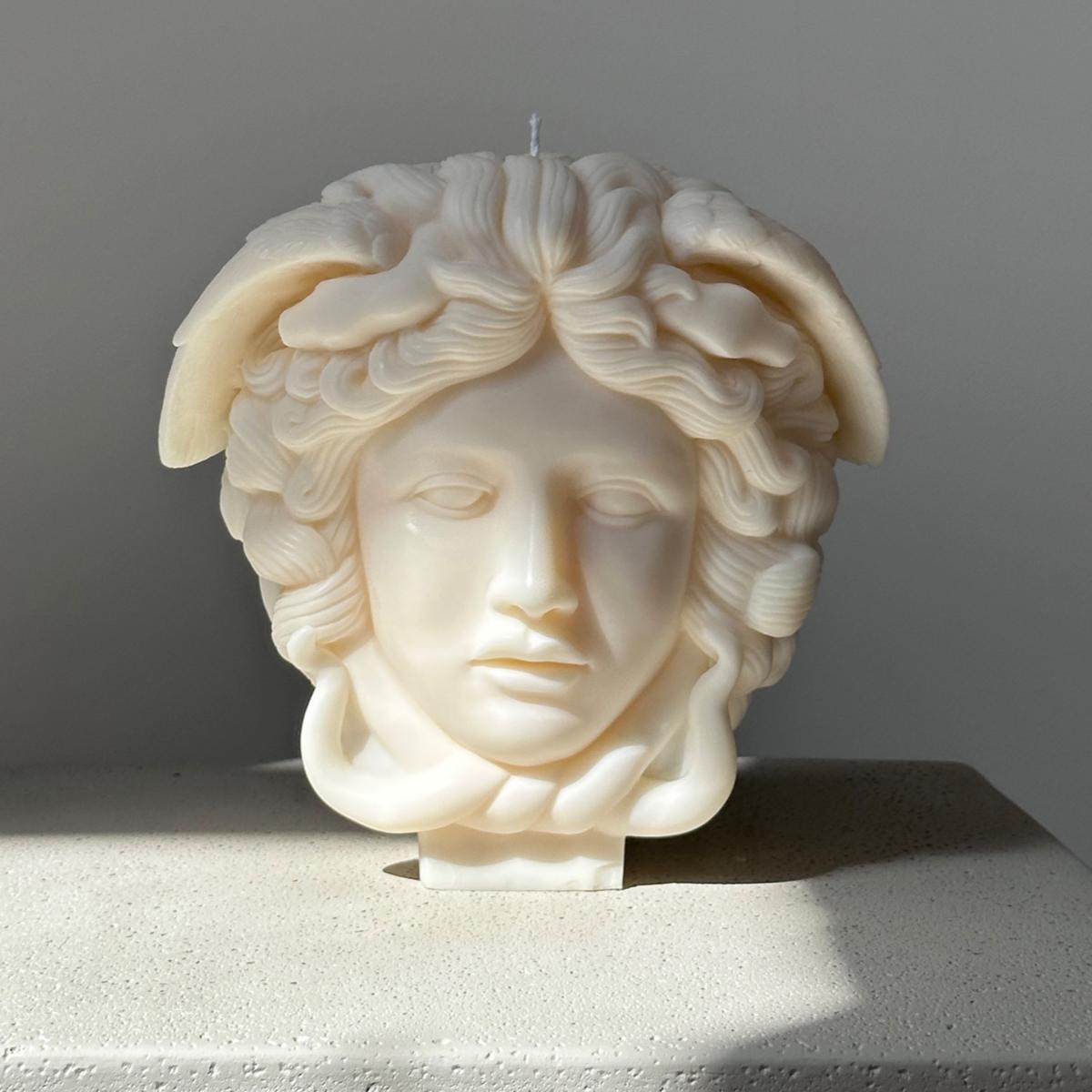 White Medusa Eco Soy Candle Olive Gergel – image 3
