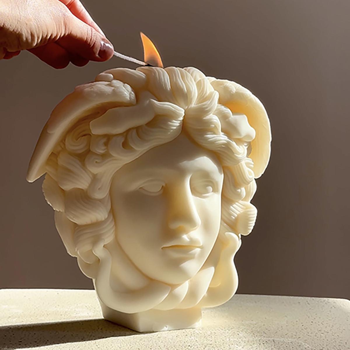 White Medusa Eco Soy Candle Olive Gergel – image 4
