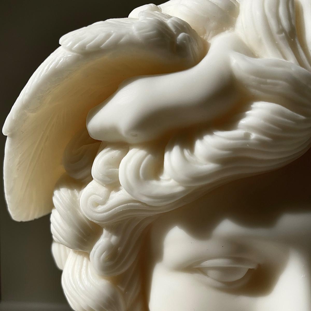 White Medusa Eco Soy Candle Olive Gergel – image 6