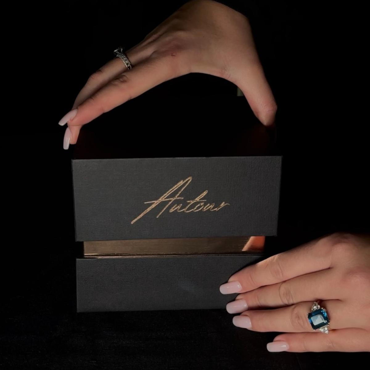 Black Autour Luxury Soy Candle Burning Desire - Musk, Amber, Citrus, Bergamot One Size Autour Candles & Decor – image 2