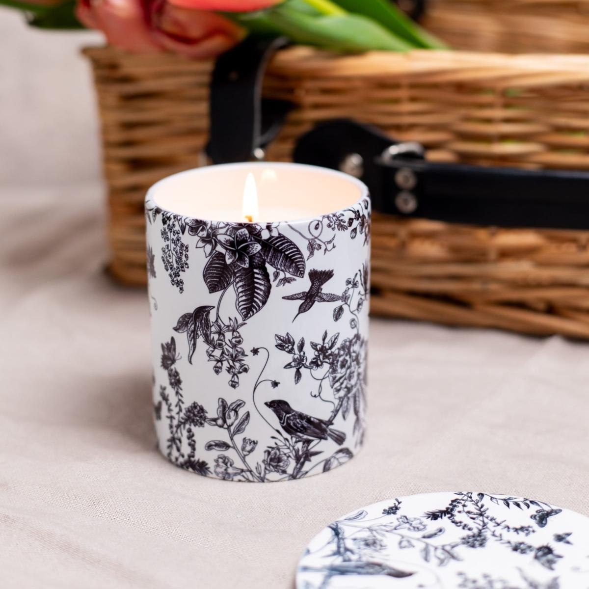 Black / White Foliage Scented Spring Soy Candle Inkrypt London – image 5