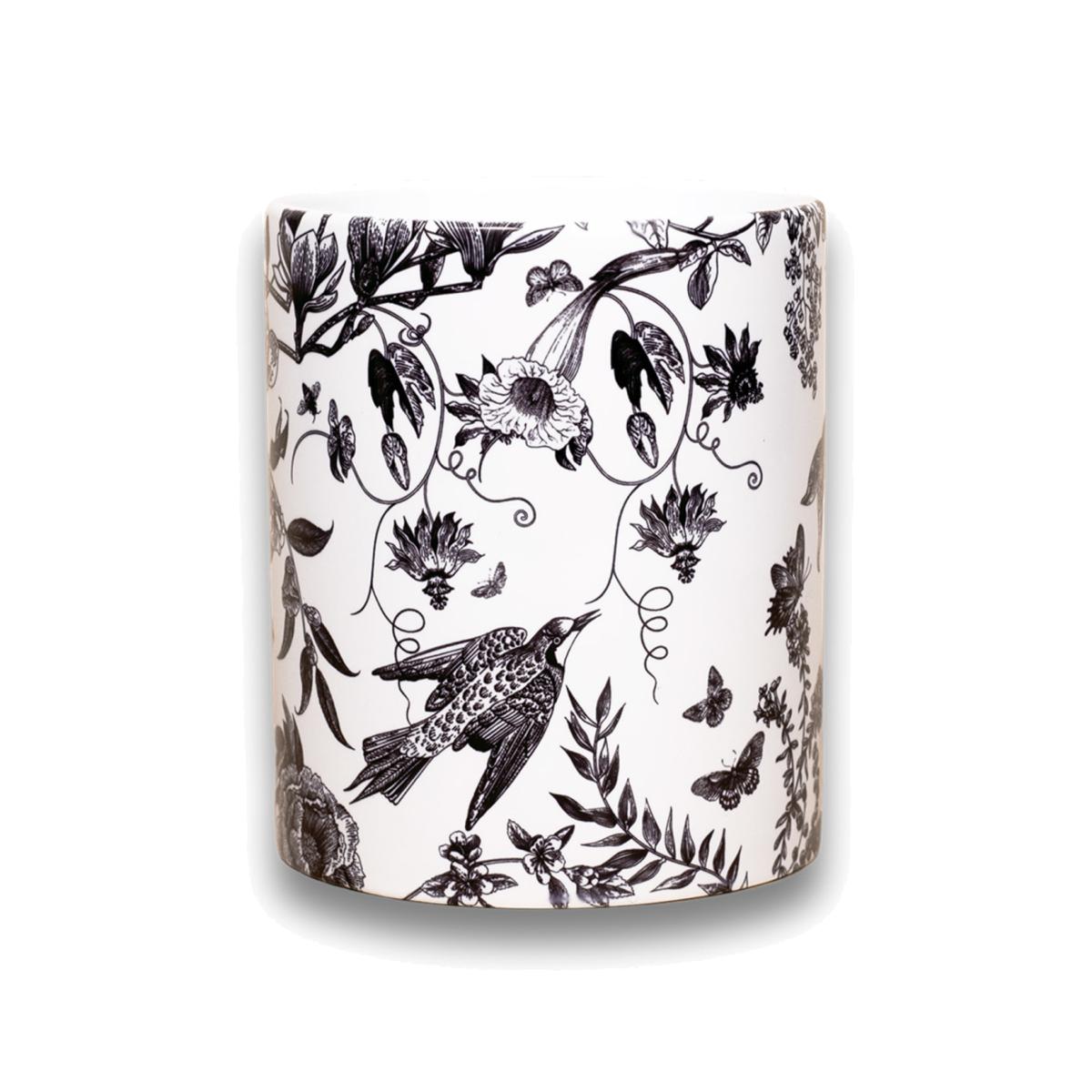 Black / White Foliage Scented Spring Soy Candle Inkrypt London – image 1