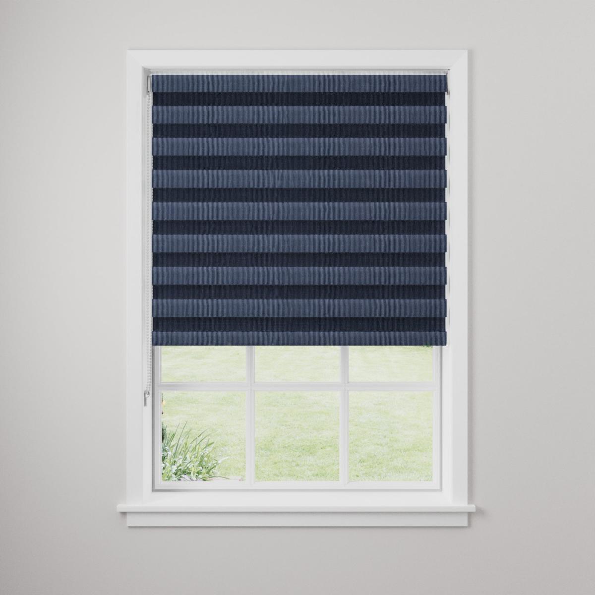 Day and Night Navy Daylight Roller Blind Navy – image 4