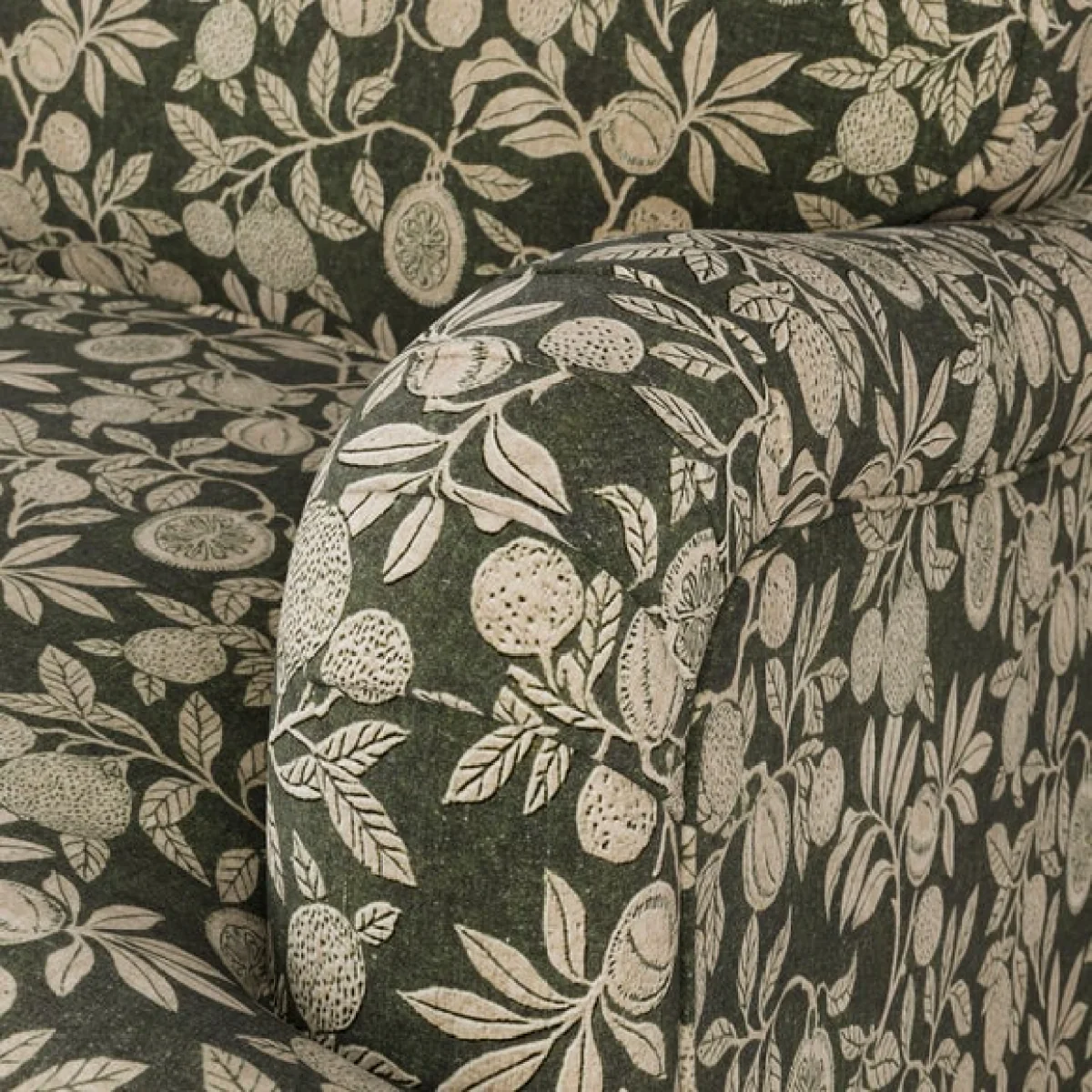 Beatrice II Vintage Pod Print Snuggle Chair – image 4