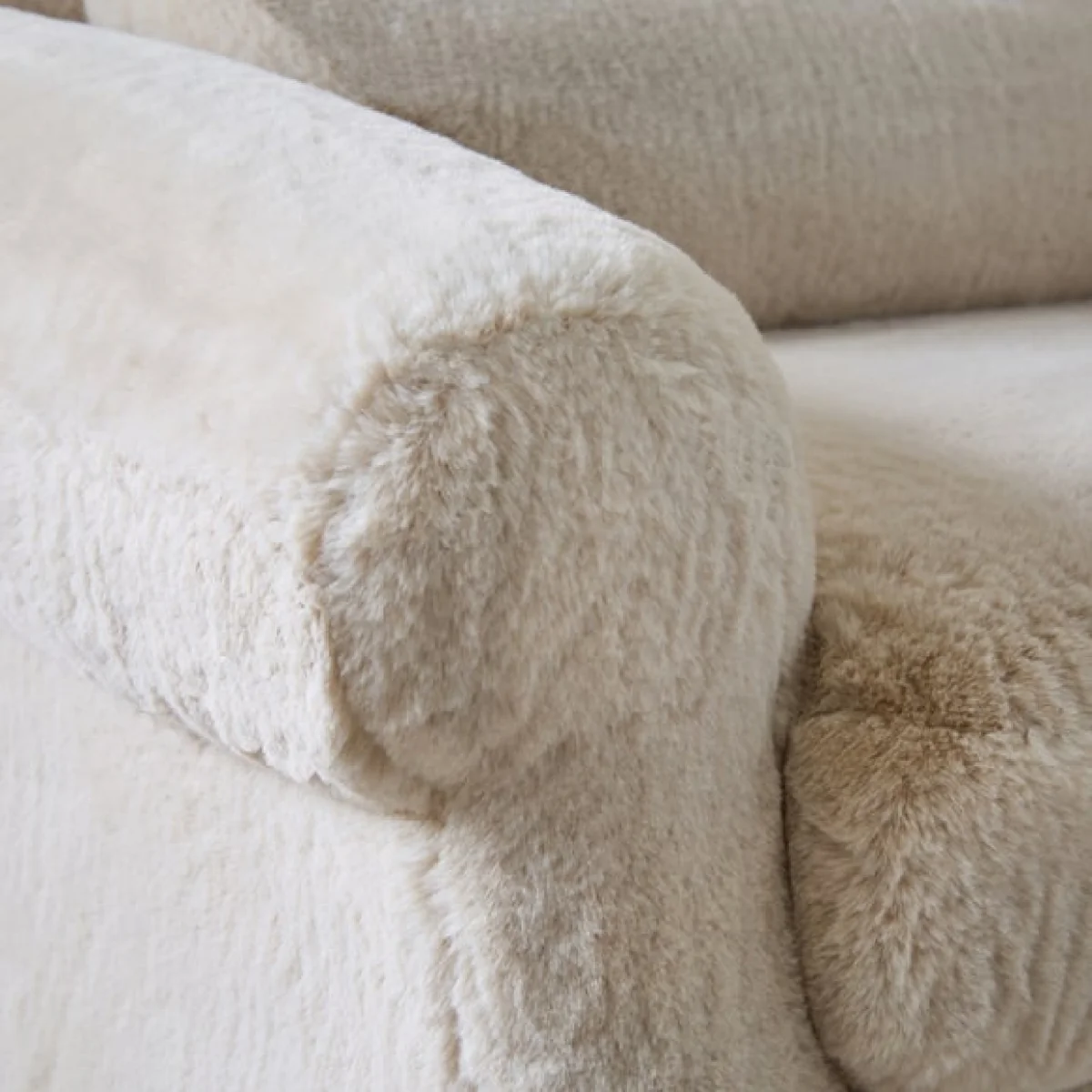 Millie Faux Fur Snuggle Chair – image 4