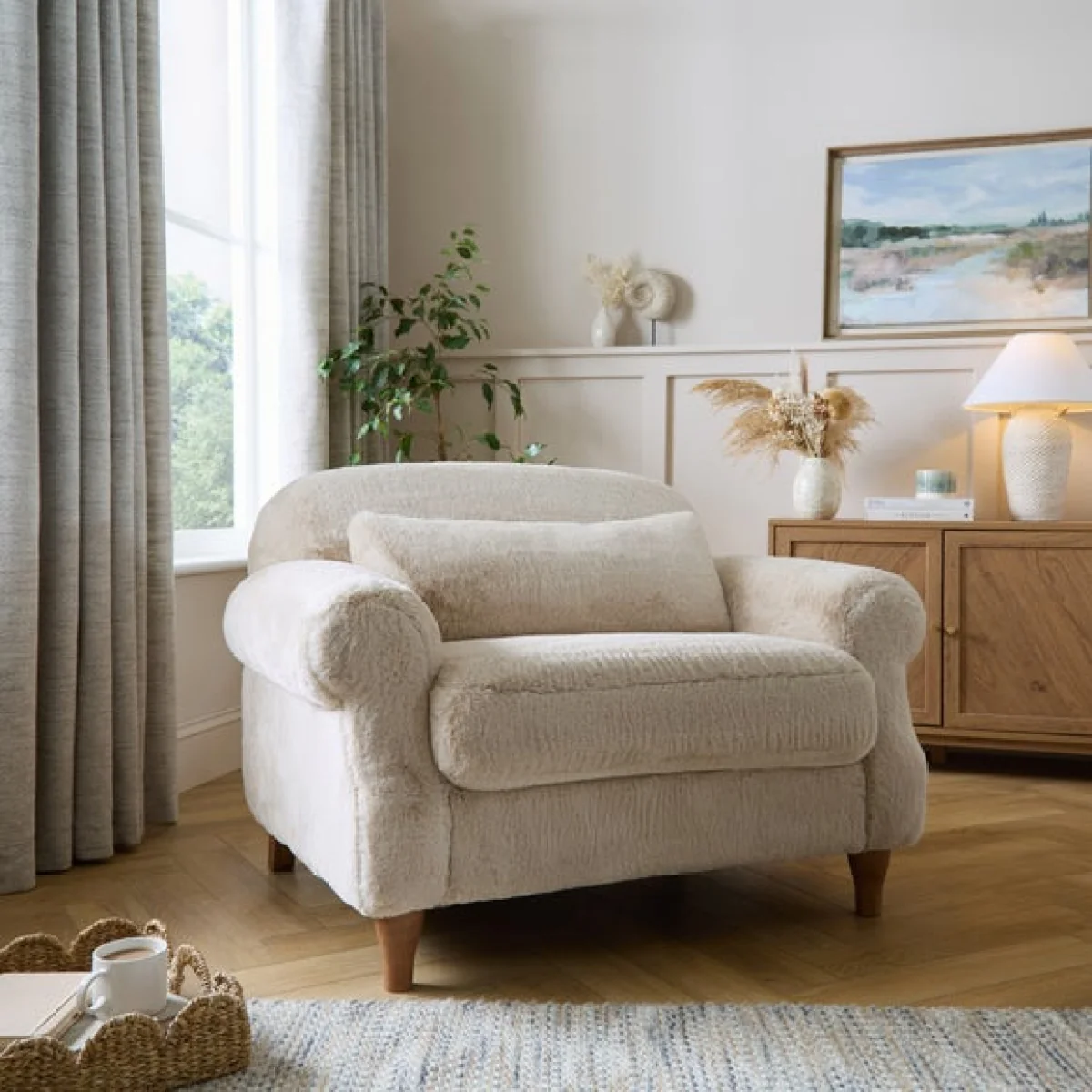 Millie Faux Fur Snuggle Chair – image 1
