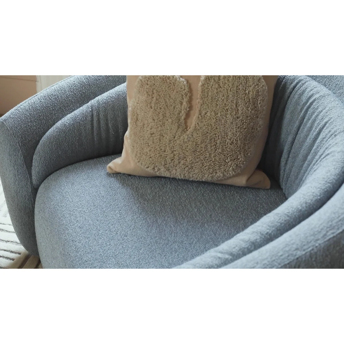 Heal's Flora Loveseat – image 8