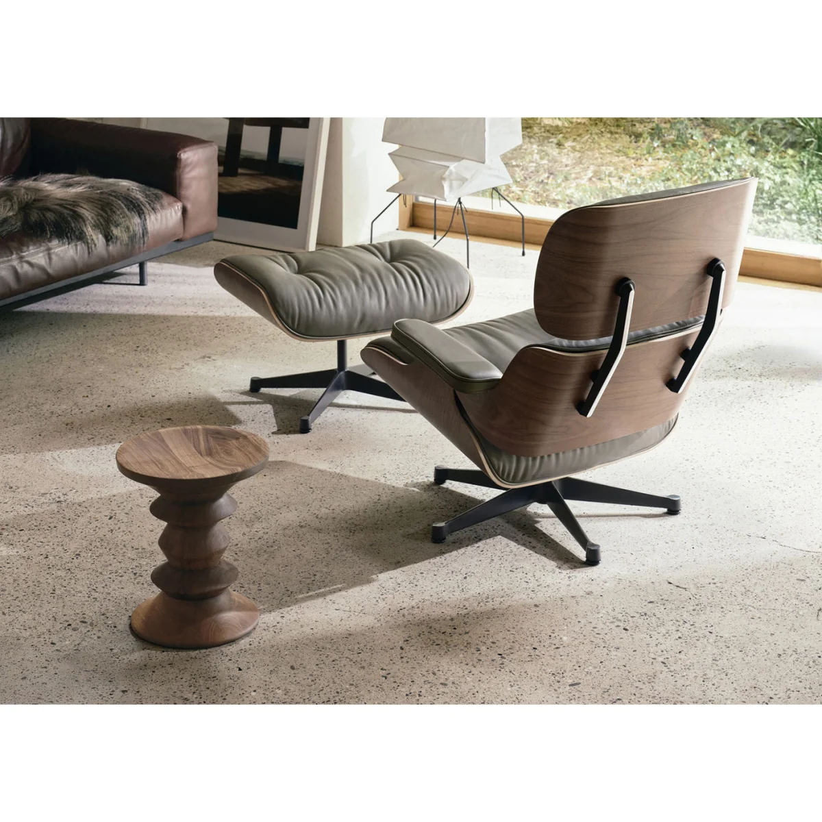 Vitra Eames Lounge Chair & Ottoman Santos Pal. Classic Calma 03 Night Blue Polished/Black Base 04 – image 6
