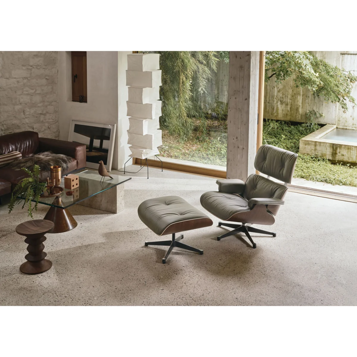 Vitra Eames Lounge Chair & Ottoman Santos Pal. Classic Calma 10 Dark Grey Polished/Black Base 04 – image 8