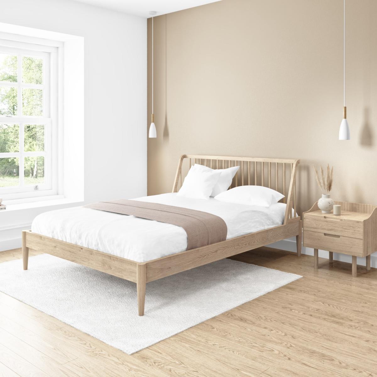 Mid-Century Modern King Size Spindle Bed in Light Wood - Saskia – image 2