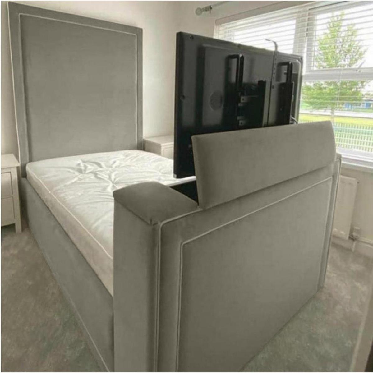 Loxie Plush TV Bed Frame - Grey / King