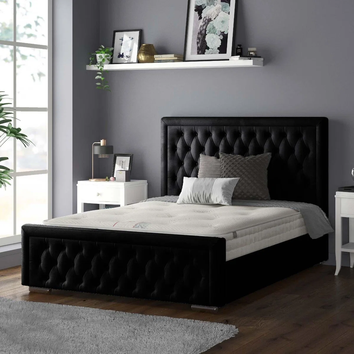 Sandringham Bordered Chesterfield Plush Velvet Bed Frame with Diamonds - Black / King