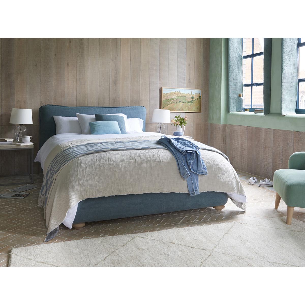 Pillow Talker Bed – image 9