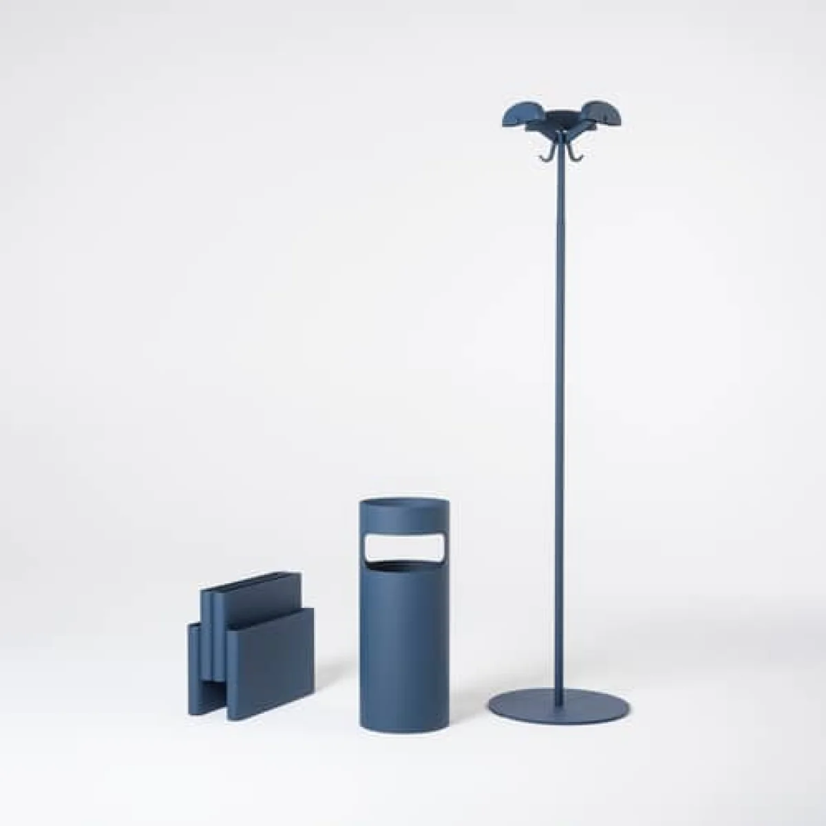 Alta Tensione Standing coat rack metal blue - Kartell – image 3