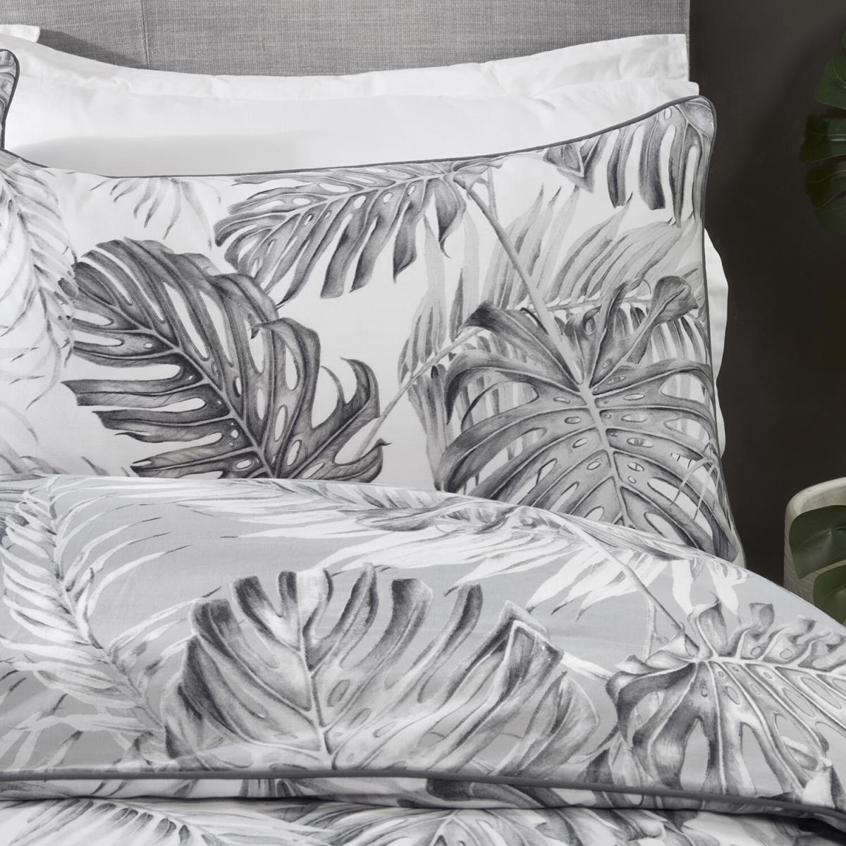 Tropical Monochrome Print Duvet Cover and Pillowcase Set - King – image 4