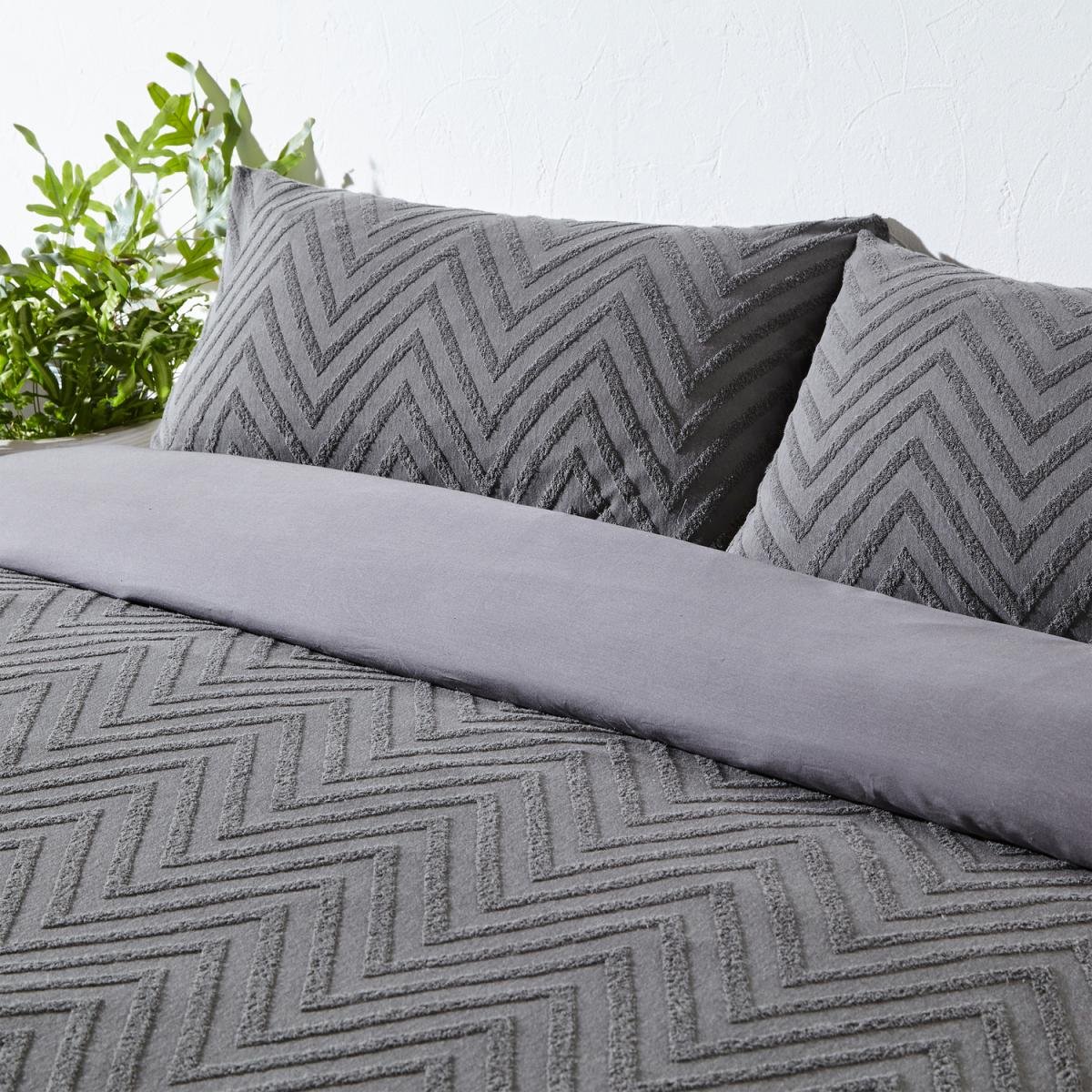 Chevron Tufted Duvet Cover Set - Charcoal / King – image 2
