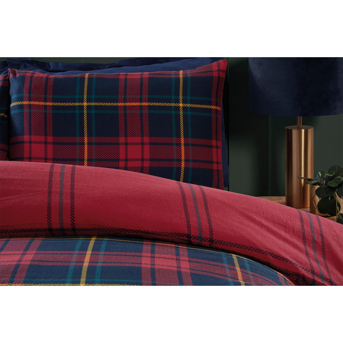 Kinsley Tartan Duvet Cover and Pillowcase Set - Red / King – image 3