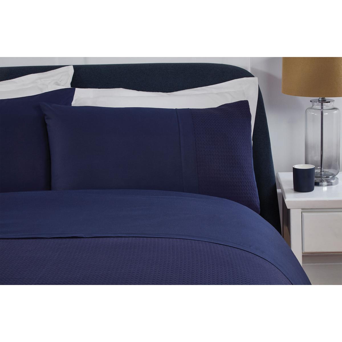 Luxury Waffle Duvet Cover and Pillowcase Set - Navy / King – image 3