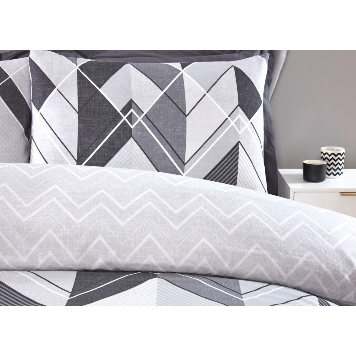 Chevron Duvet Cover and Pillowcase Set - Monochrome / King – image 4