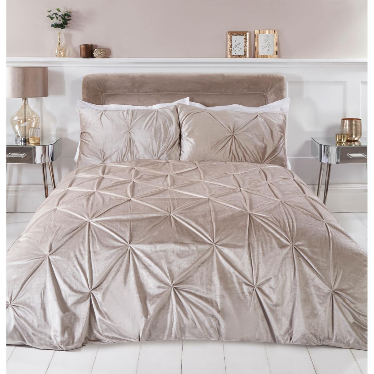 Balmoral Velvet Duvet Cover and Pillowcase Set - Silver / King – image 2