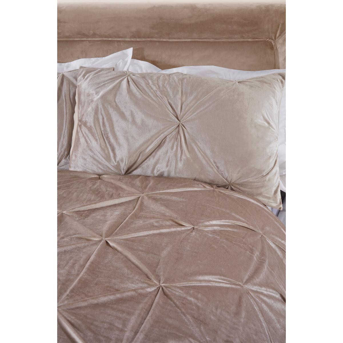 Balmoral Velvet Duvet Cover and Pillowcase Set - Silver / King – image 4