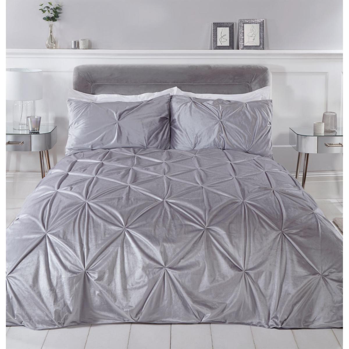 Balmoral Velvet Duvet Cover and Pillowcase Set - Silver / King – image 6