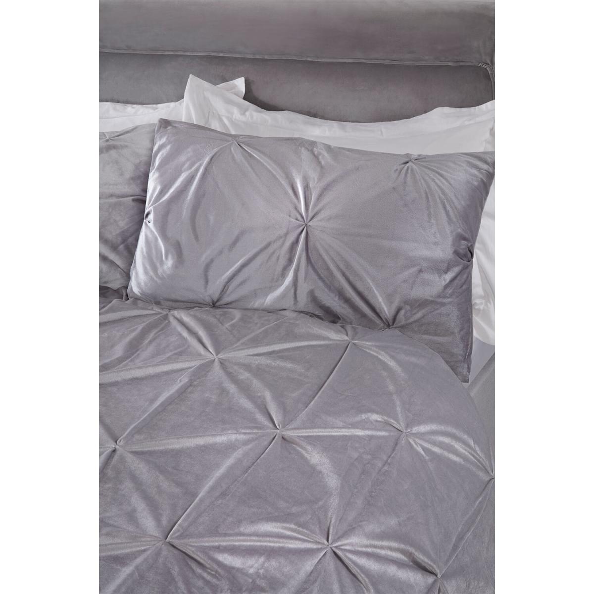 Balmoral Velvet Duvet Cover and Pillowcase Set - Silver / King – image 8