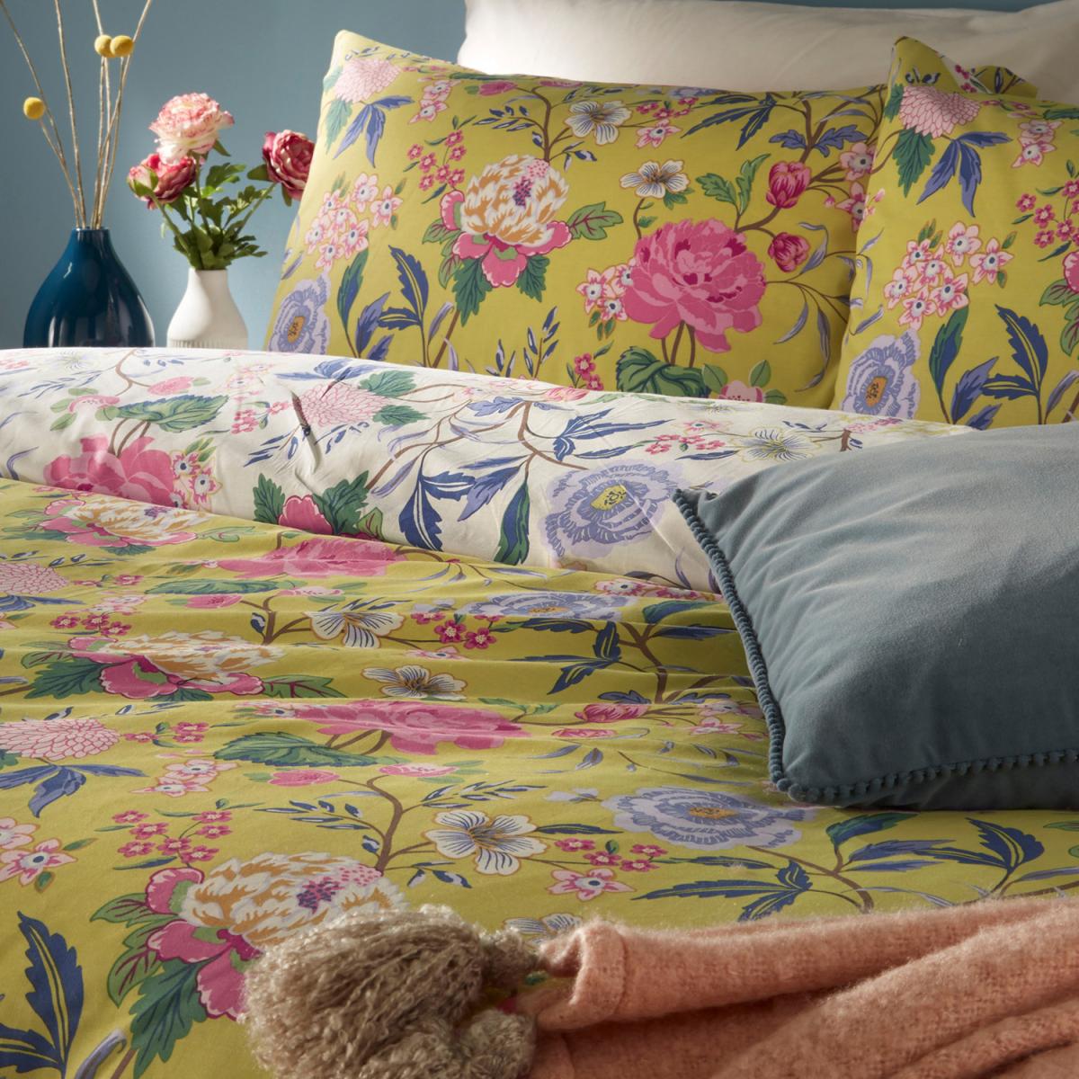 Bright Bloom Duvet Cover Set - Red / King – image 10