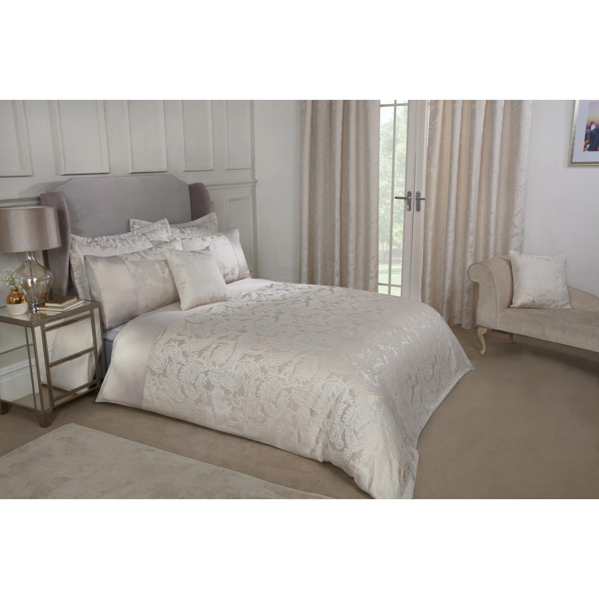 Butterfly Meadow Duvet Set - King – image 3