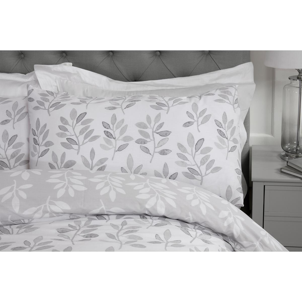 Everdene Duvet Cover and Pillowcase Set - Grey / King – image 6